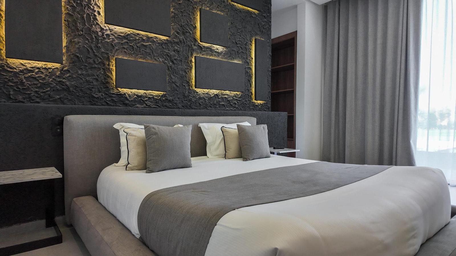 Suite avec mur texturé